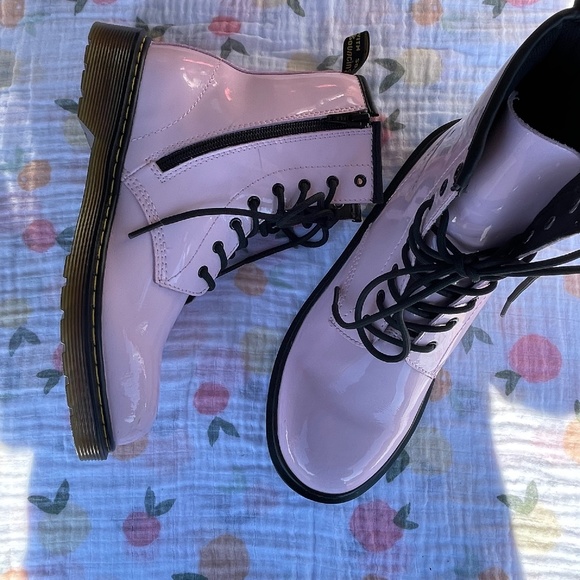 Cleaned🔥DR. MARTIN’S 1460🔥 💗baby pink glossy💗 boots - Picture 2 of 9